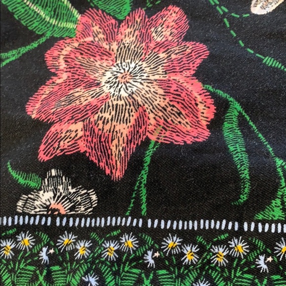 Shorts - Picture 3 of 4